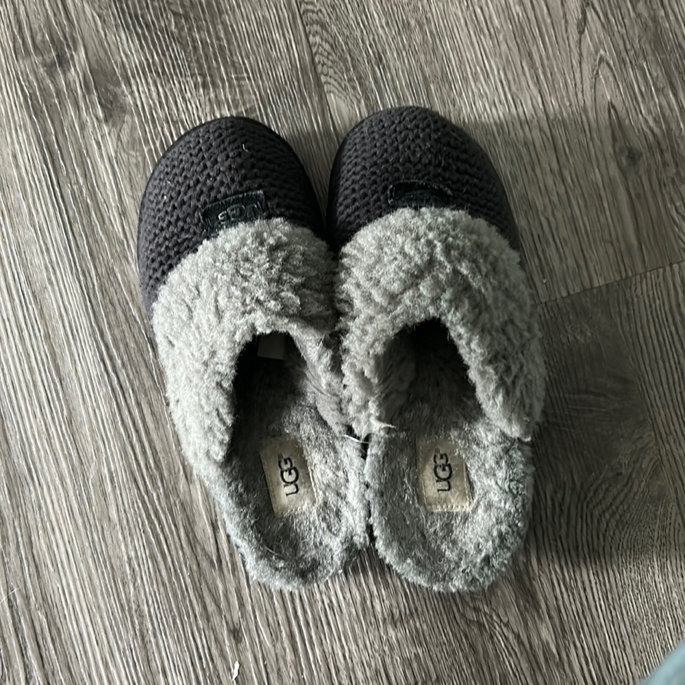 Black ugg slippers